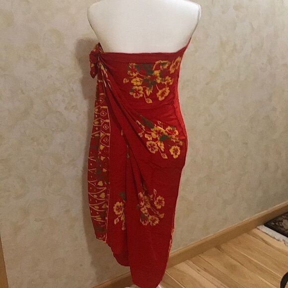 Hawaiian Red Pareo   - Picture 4 of 4